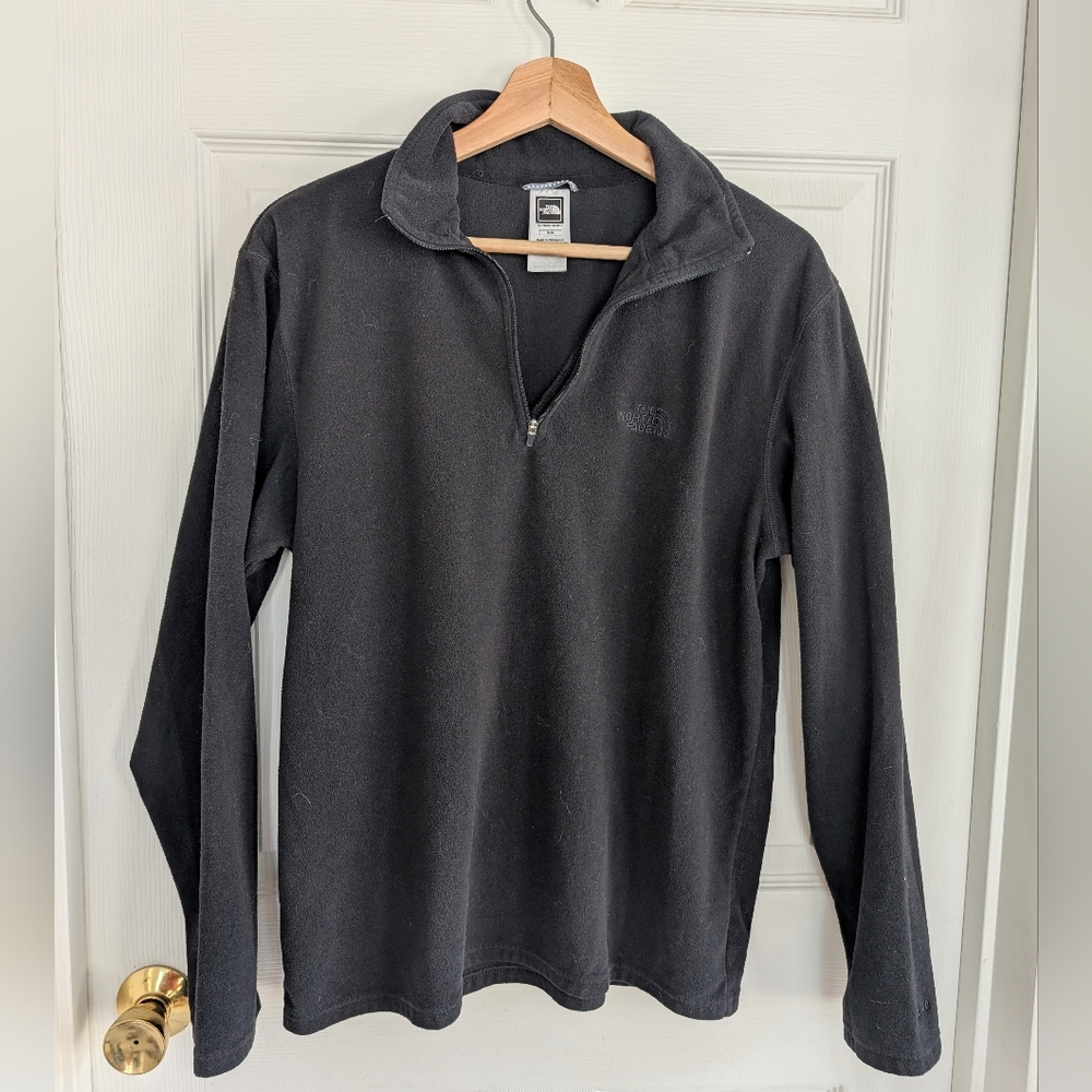 THE NORTH FACE Mens Quarter Zip Light-Weight Black Fleece Pullover- Med